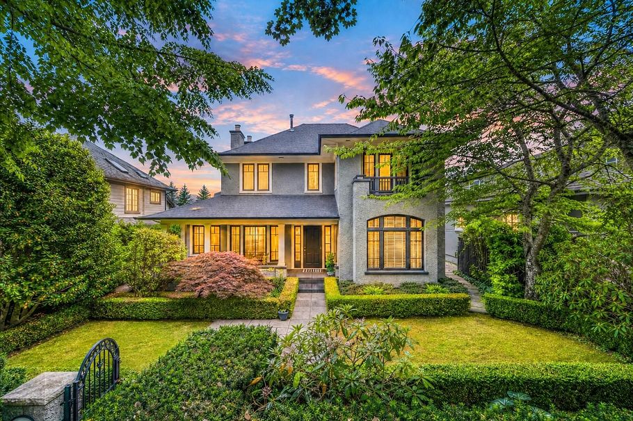 2599 W 36th Avenue Vancouver, BC - 1