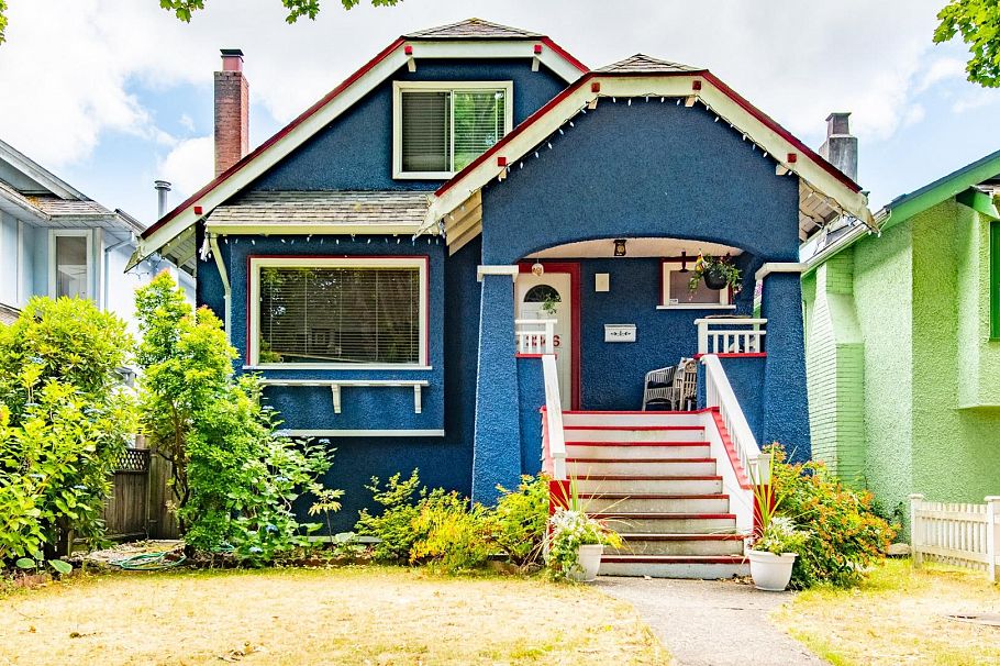 3346 W 11th Avenue Vancouver, BC - 1