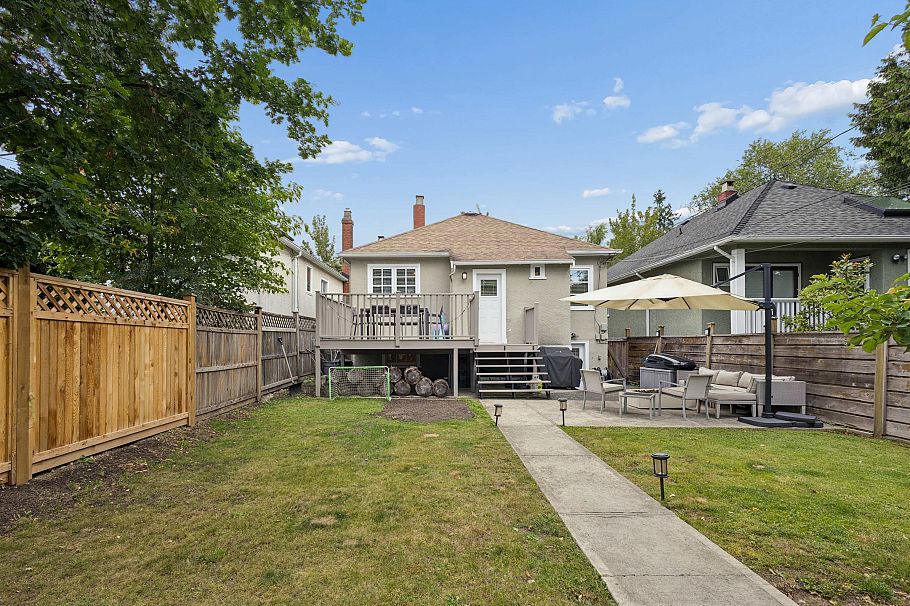 2966 W 33rd Avenue Vancouver, BC - 32
