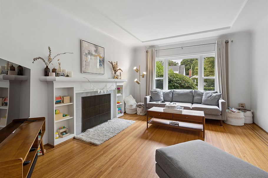 2966 W 33rd Avenue Vancouver, BC - 3