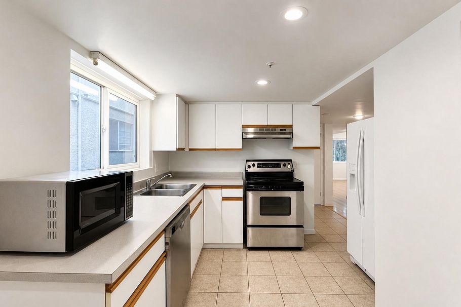 3578 W 15th Avenue Vancouver, BC - 33