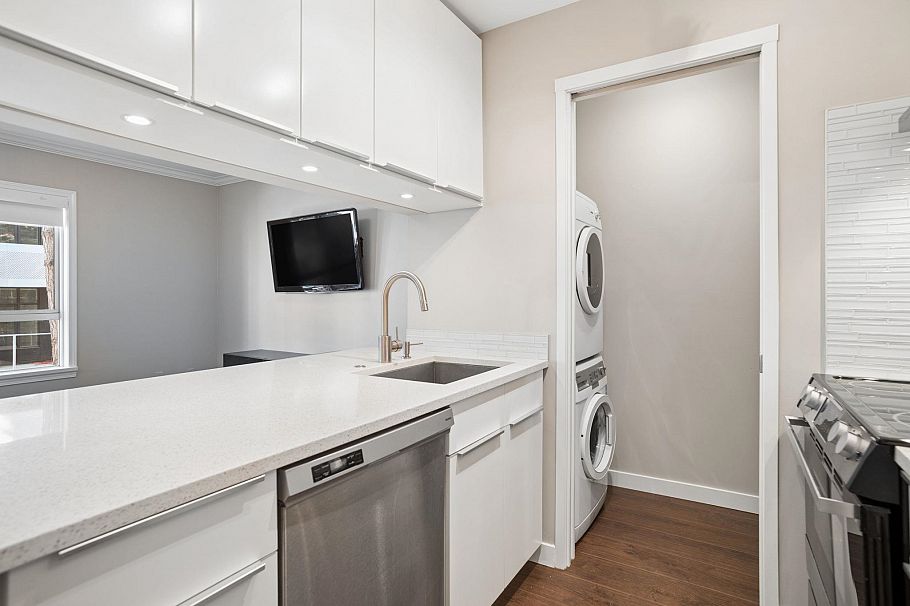 202 555 W 14th Avenue Vancouver, BC - 11