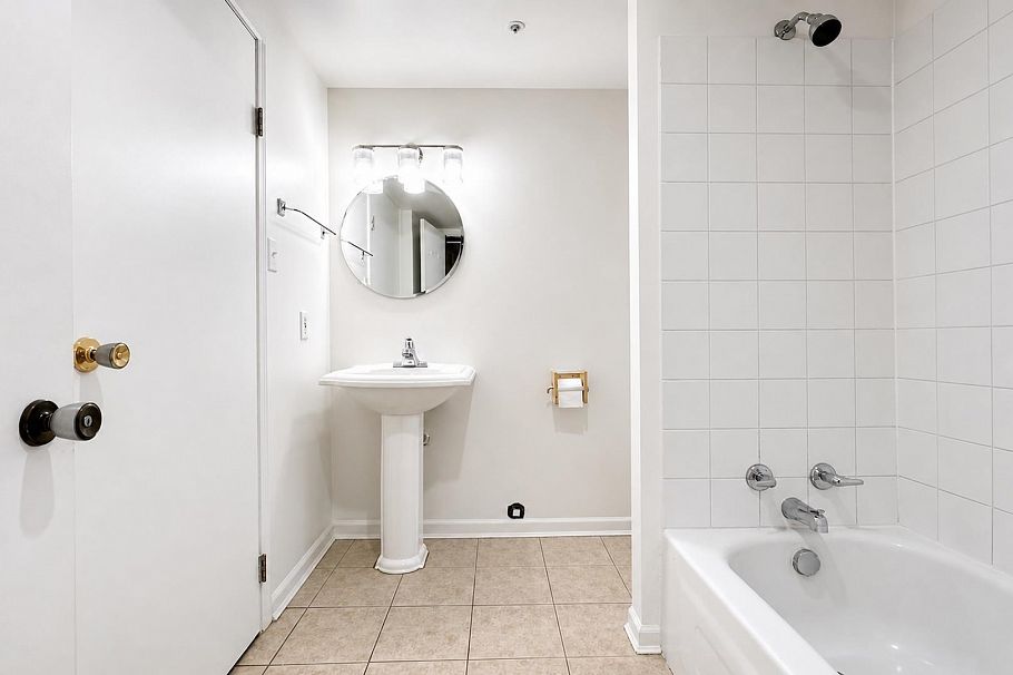 3578 W 15th Avenue Vancouver, BC - 40