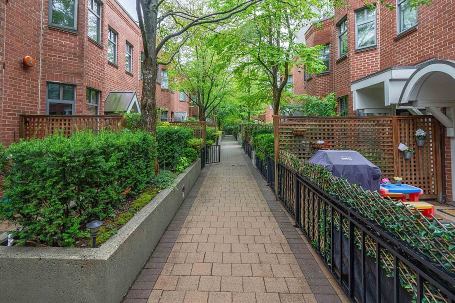 822 W 6th Avenue Vancouver, BC - 26