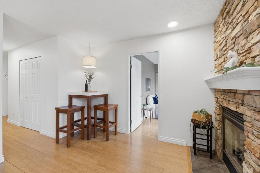 12 1949 W 8th Avenue Vancouver, BC - 8
