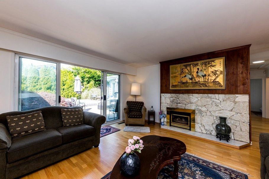 1140 Pinewood Crescent North Vancouver, BC - 4