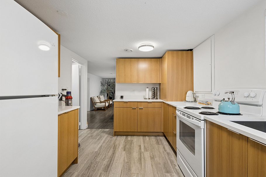 2966 W 33rd Avenue Vancouver, BC - 18