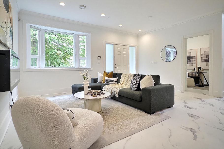 2709 W 37th Avenue Vancouver, BC - 3