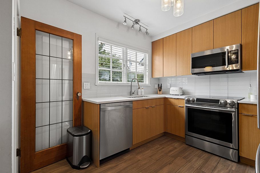 2966 W 33rd Avenue Vancouver, BC - 11