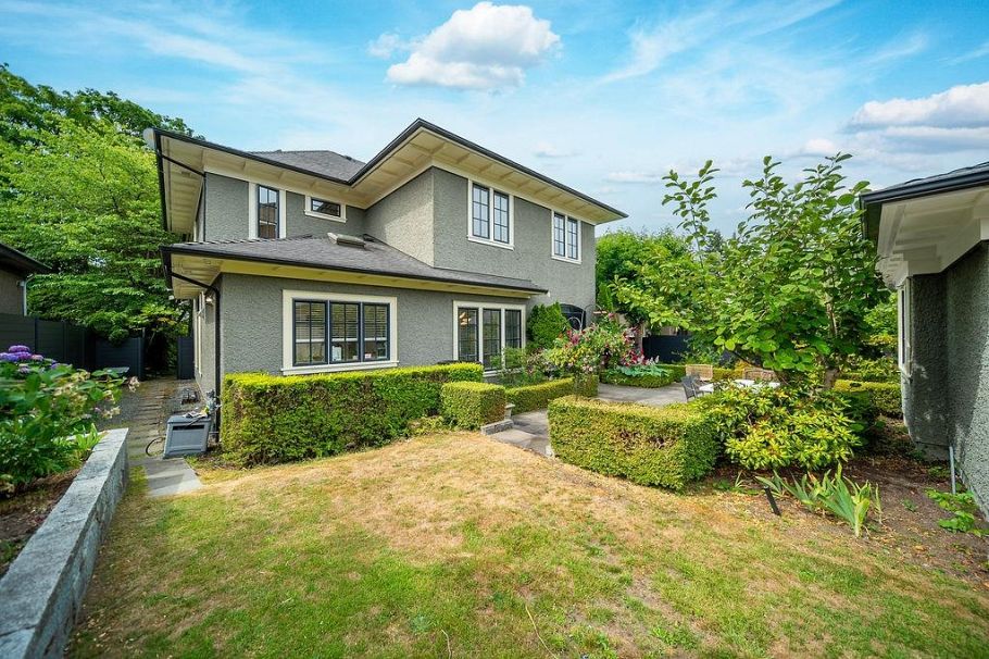 2599 W 36th Avenue Vancouver, BC - 38