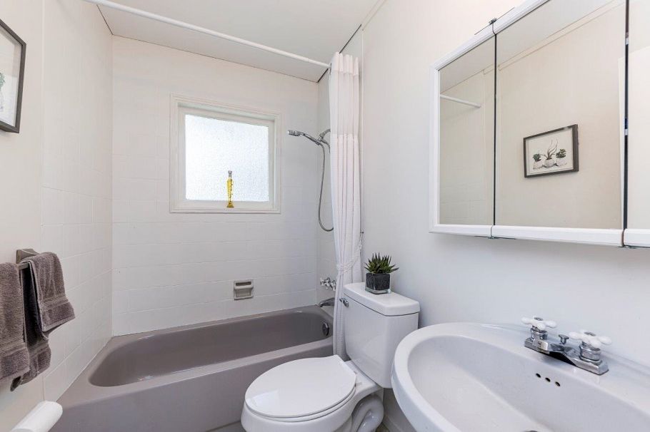 1140 Pinewood Crescent North Vancouver, BC - 14