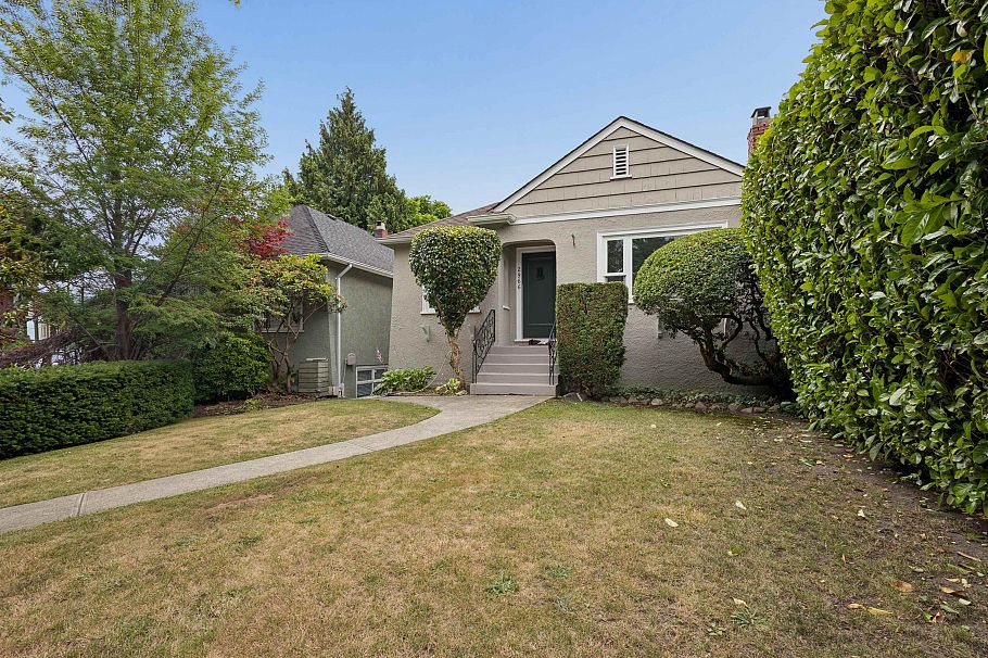 2966 W 33rd Avenue Vancouver, BC - 26