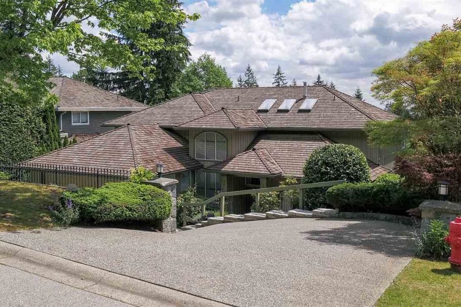 3938 Braemar Place North Vancouver, BC - 2