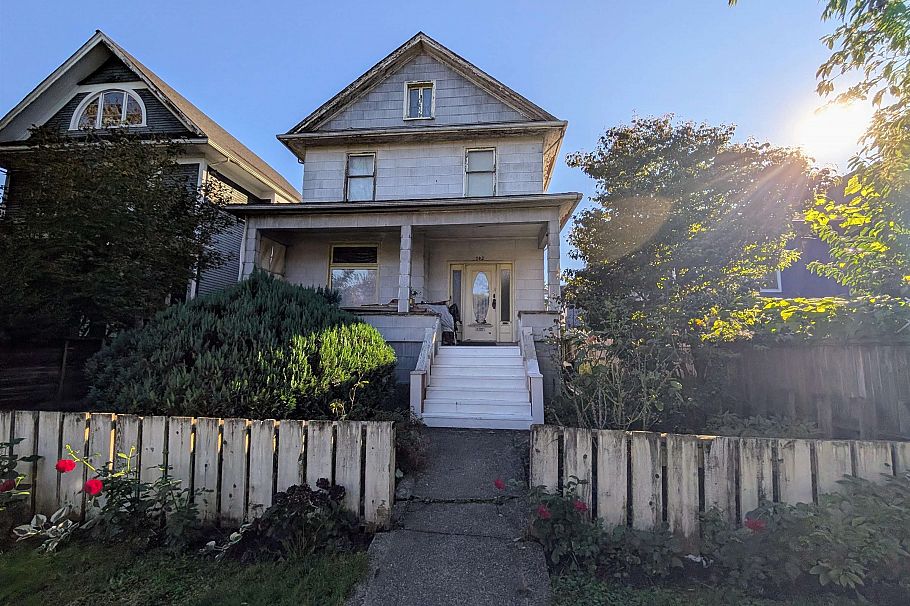 742 E 13th Avenue Vancouver, BC - 7