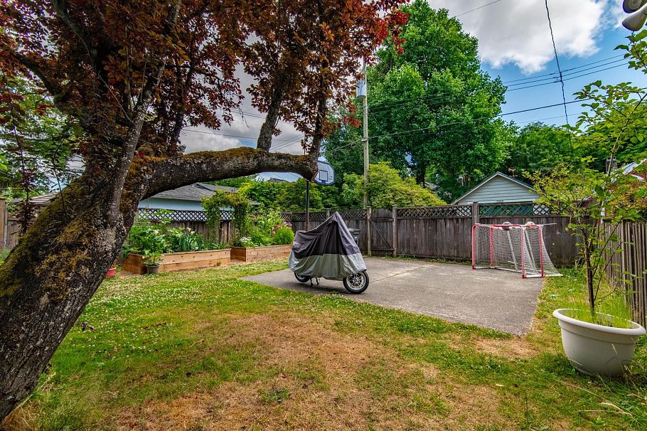 3346 W 11th Avenue Vancouver, BC - 15