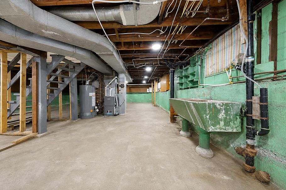 1225 W 26th Avenue Vancouver, BC - 32