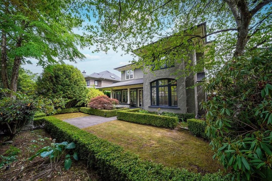 2599 W 36th Avenue Vancouver, BC - 4