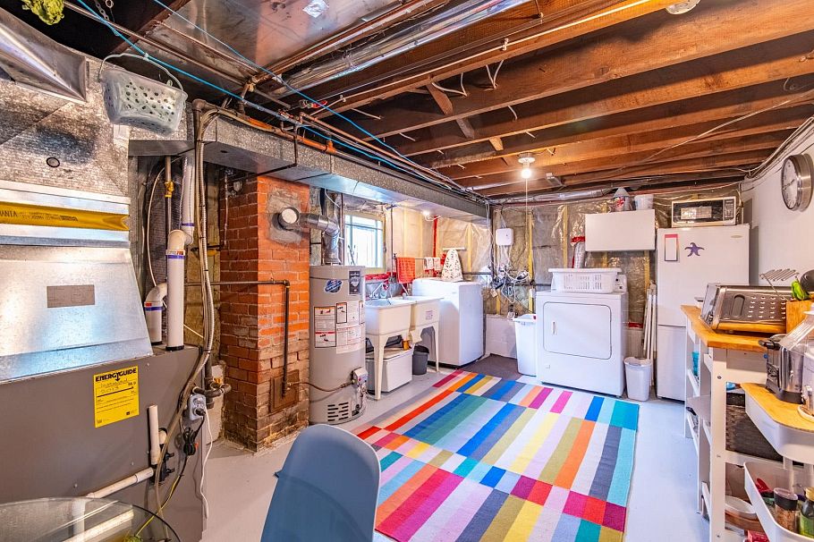 3346 W 11th Avenue Vancouver, BC - 27