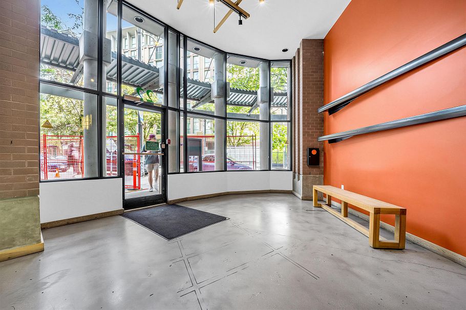 302 22 E Cordova Street Vancouver, BC - 4