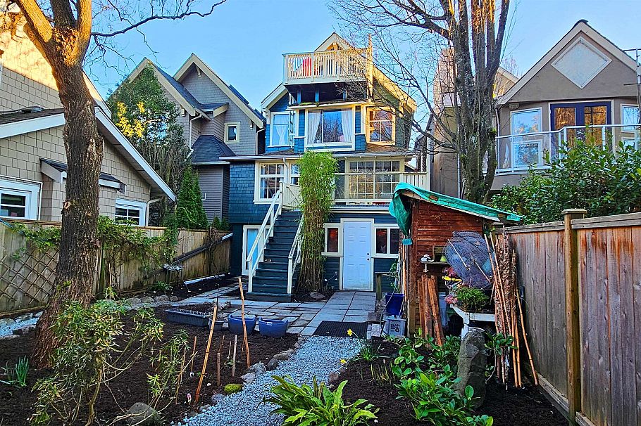 2635 W 7th Avenue Vancouver, BC - 25
