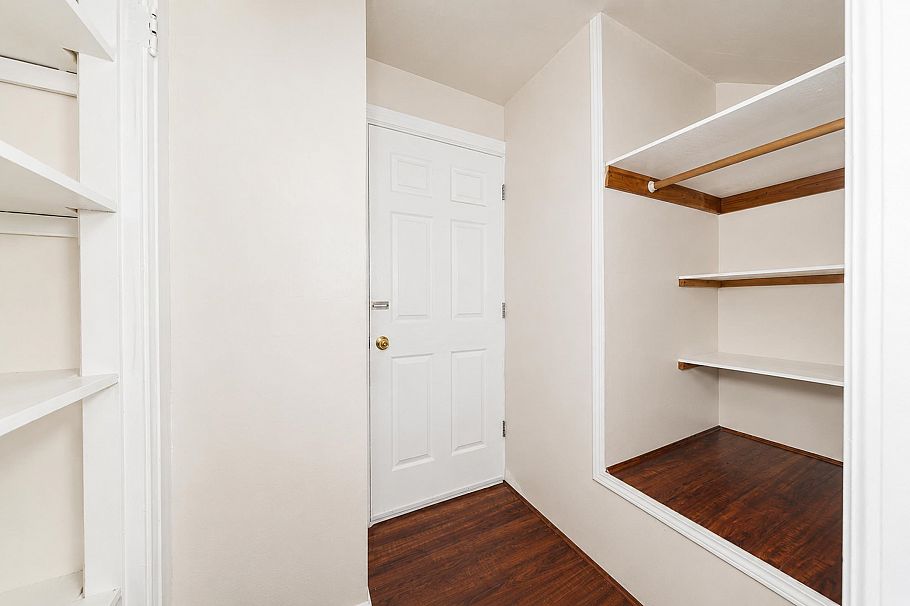 1225 W 26th Avenue Vancouver, BC - 26