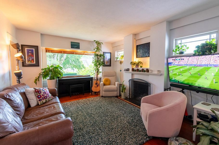 3346 W 11th Avenue Vancouver, BC - 5