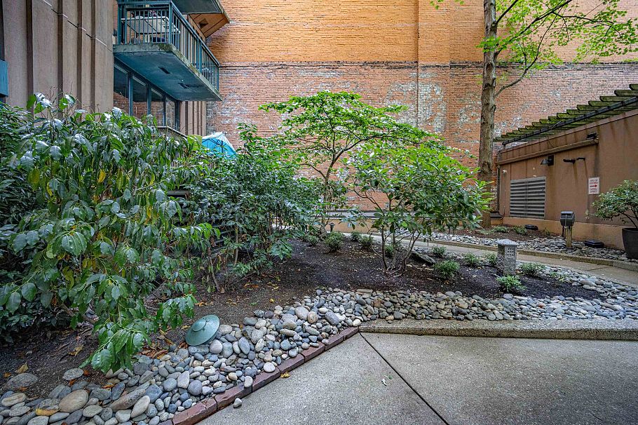 302 22 E Cordova Street Vancouver, BC - 8