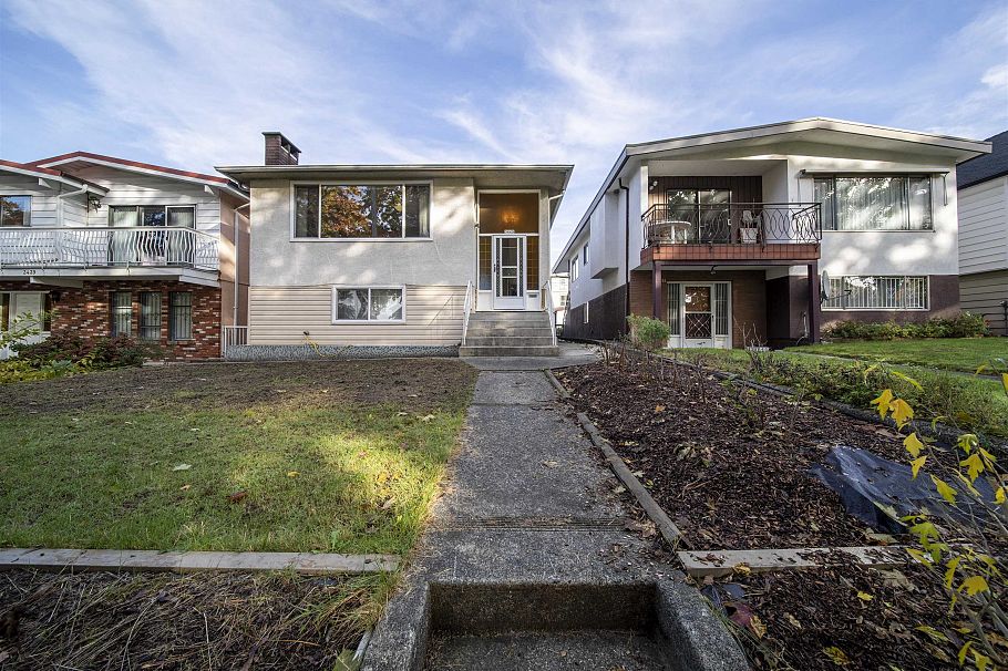 3449 E Pender Street Vancouver, BC - 1