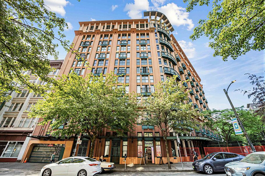 302 22 E Cordova Street Vancouver, BC - 2