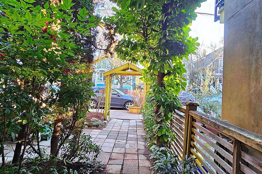 2635 W 7th Avenue Vancouver, BC - 26
