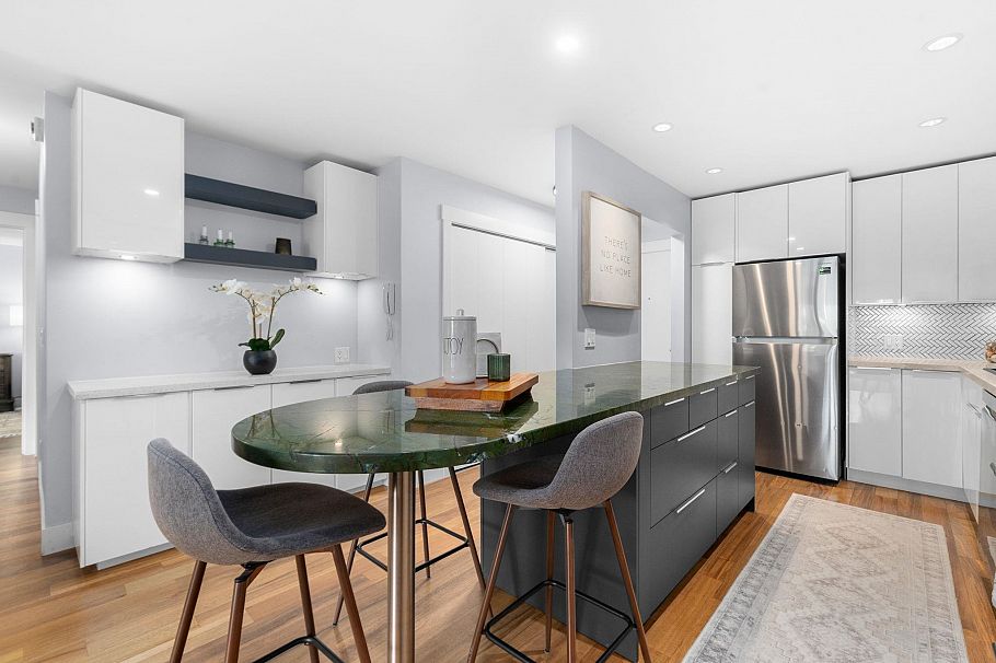 203 1066 W 13th Avenue Vancouver, BC - 2