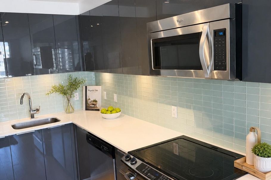 702 1325 Rolston Street Vancouver, BC - 5