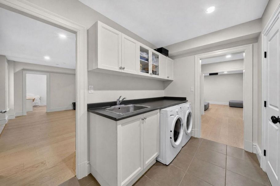 2599 W 36th Avenue Vancouver, BC - 32