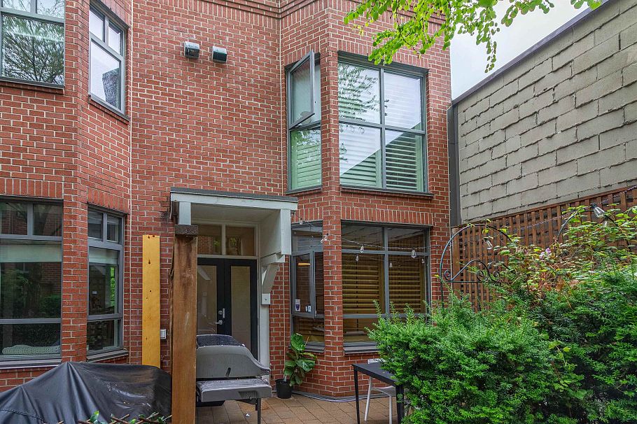 822 W 6th Avenue Vancouver, BC - 25