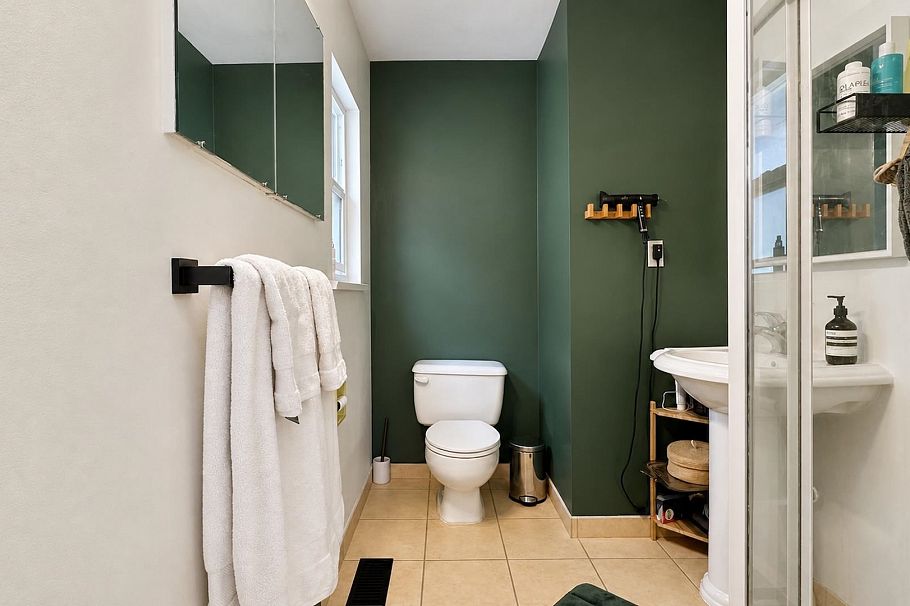 3578 W 15th Avenue Vancouver, BC - 22