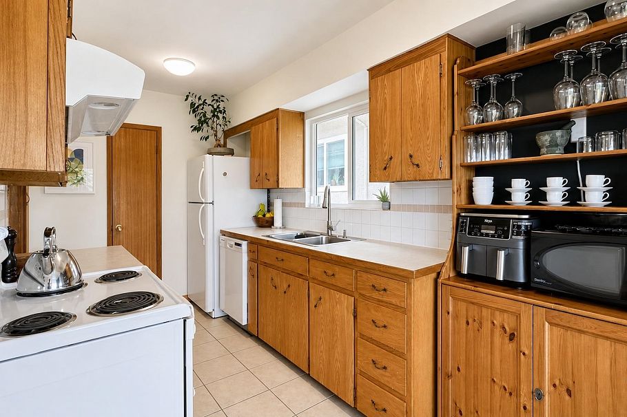 3578 W 15th Avenue Vancouver, BC - 15