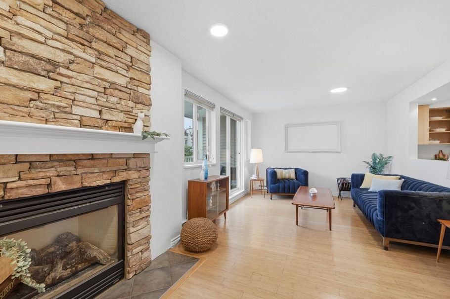 12 1949 W 8th Avenue Vancouver, BC - 12