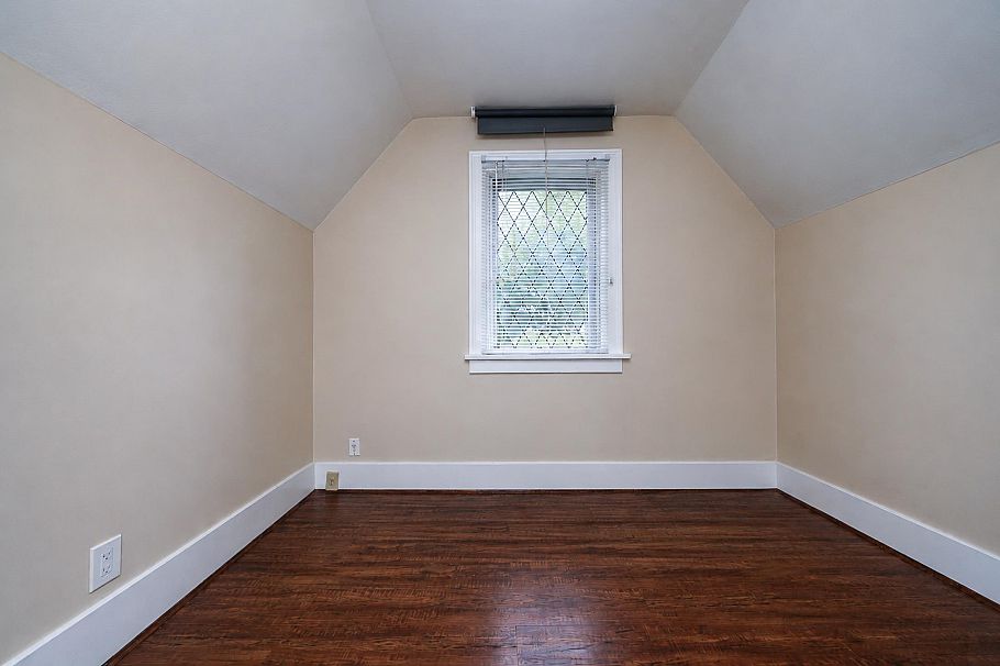 1225 W 26th Avenue Vancouver, BC - 25
