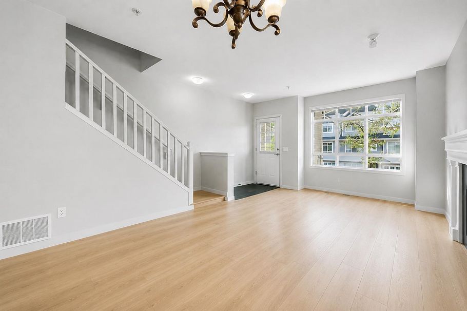 3265 Clermont Mews Vancouver, BC - 7