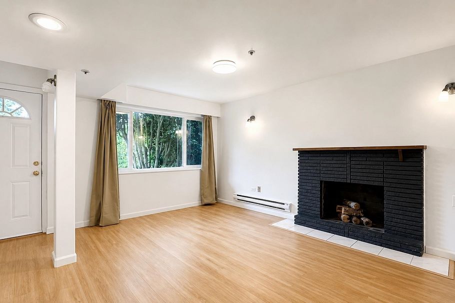 3578 W 15th Avenue Vancouver, BC - 29