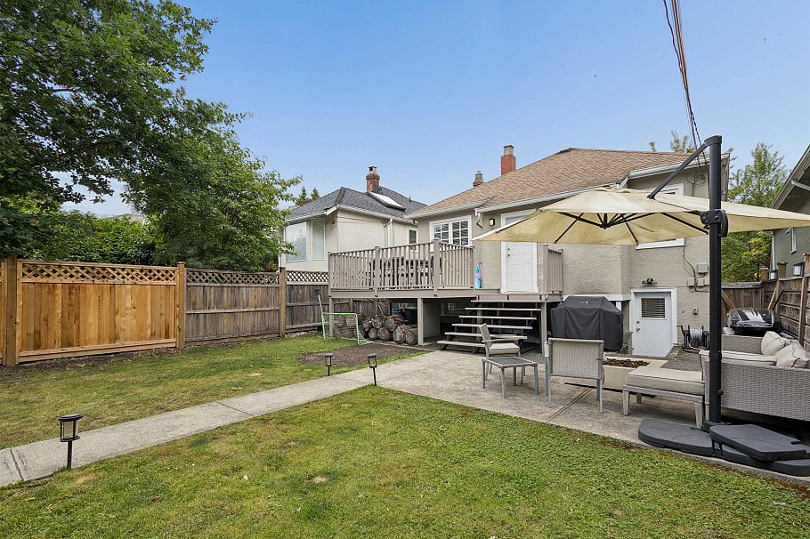 2966 W 33rd Avenue Vancouver, BC - 31