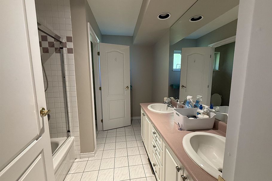 3938 Braemar Place North Vancouver, BC - 31