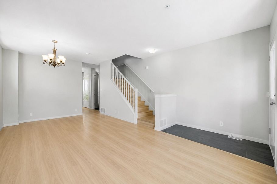3265 Clermont Mews Vancouver, BC - 11