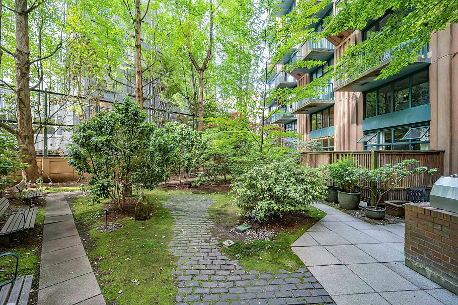302 22 E Cordova Street Vancouver, BC - 11