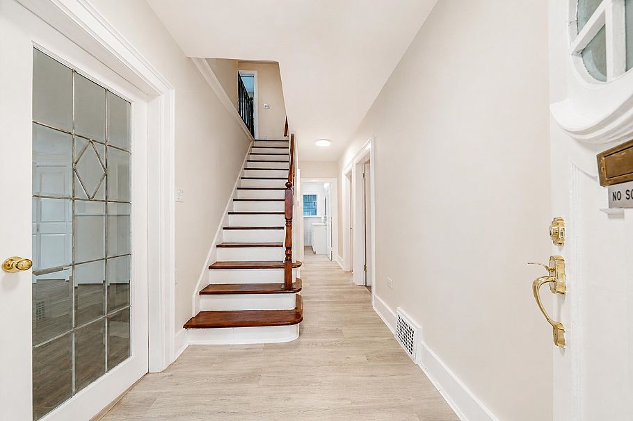 1225 W 26th Avenue Vancouver, BC - 11