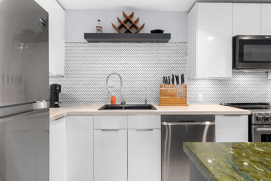 203 1066 W 13th Avenue Vancouver, BC - 5