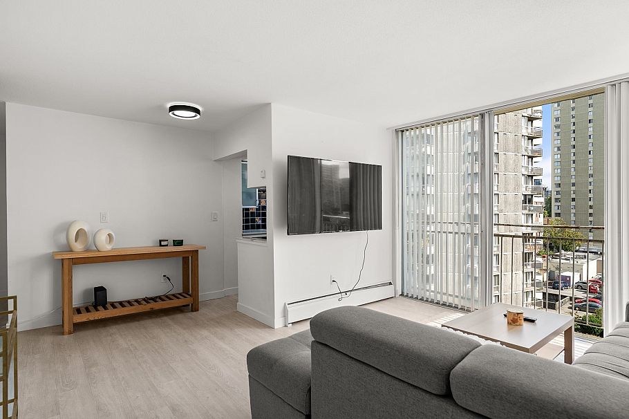 806 1250 Burnaby Street Vancouver, BC - 4