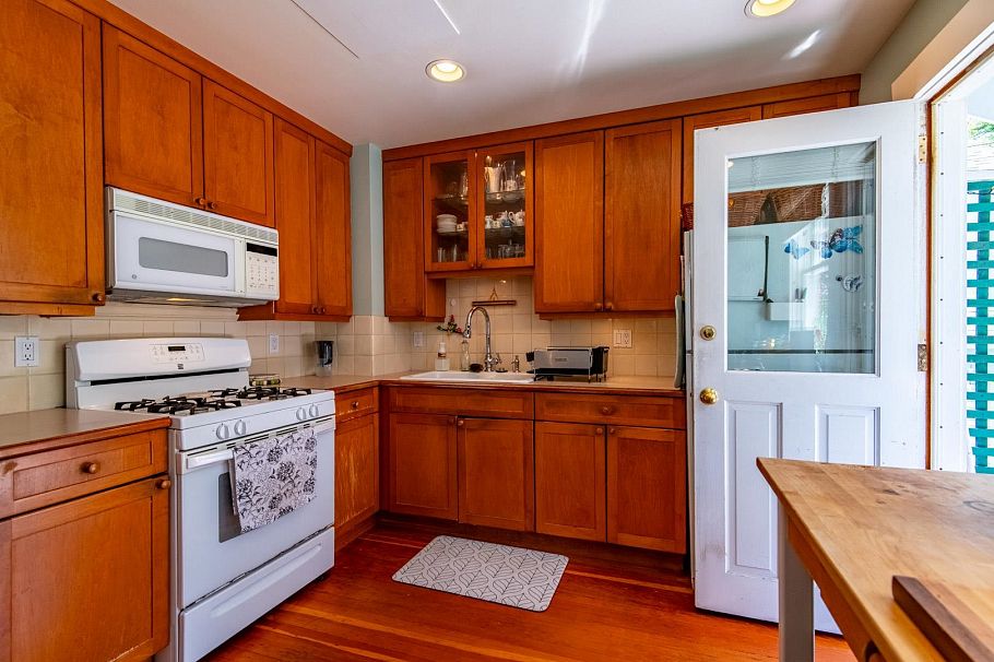 3346 W 11th Avenue Vancouver, BC - 12