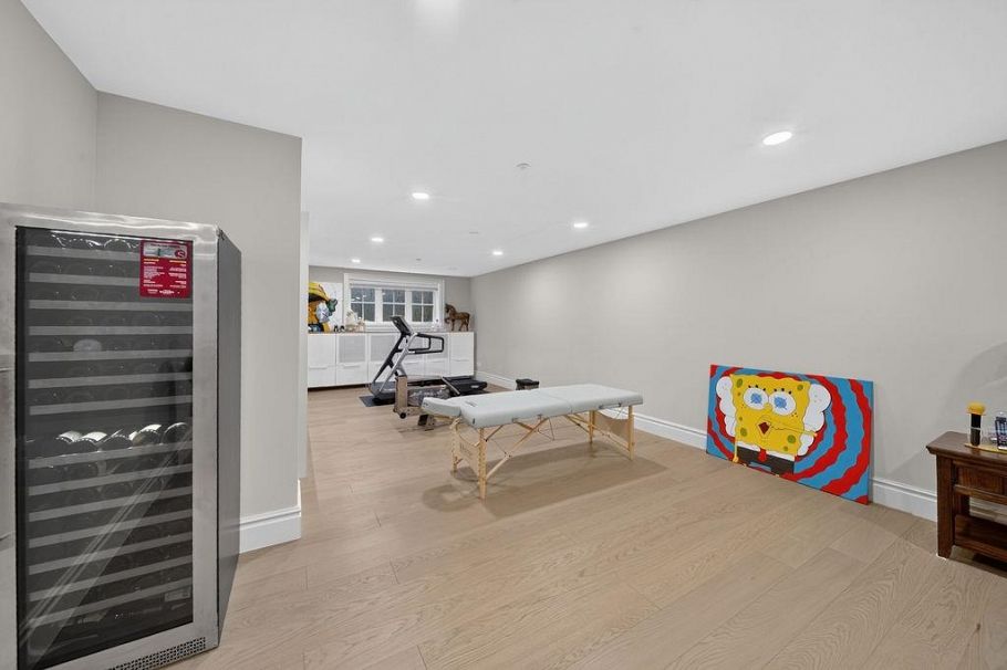 2599 W 36th Avenue Vancouver, BC - 36