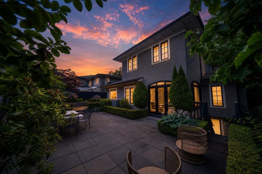 2599 W 36th Avenue Vancouver, BC - 40
